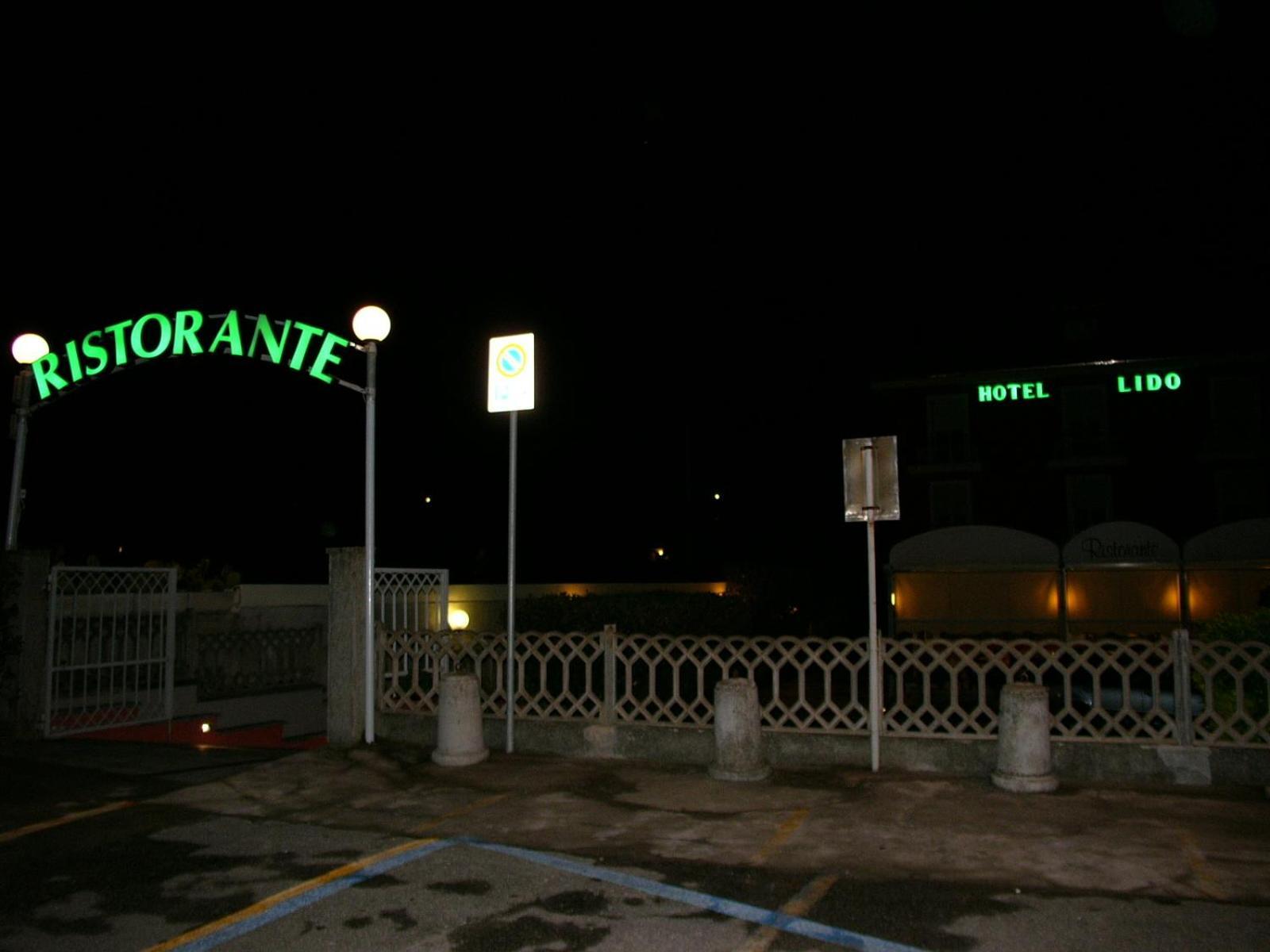 Hotel Lido Deiva Marina Exterior photo