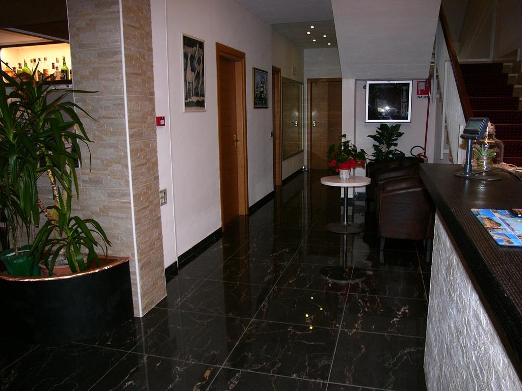 Hotel Lido Deiva Marina Exterior photo
