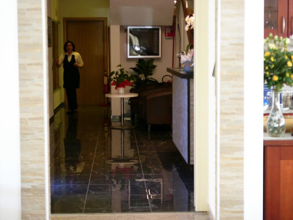 Hotel Lido Deiva Marina Exterior photo
